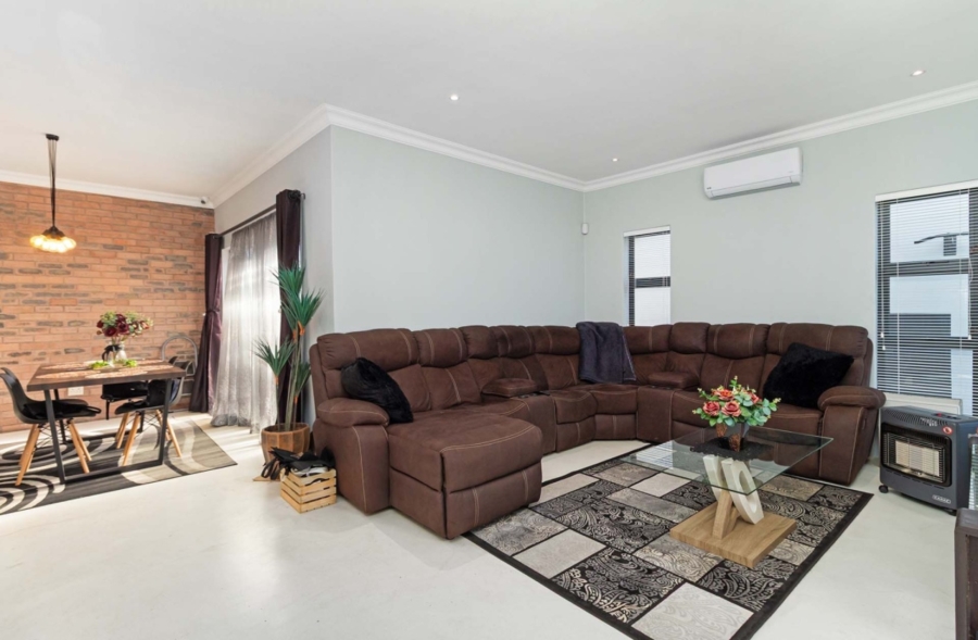 3 Bedroom Property for Sale in Parklands North Western Cape